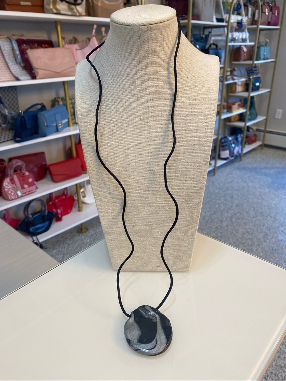 Big pendant necklace - Picture 5 of 8